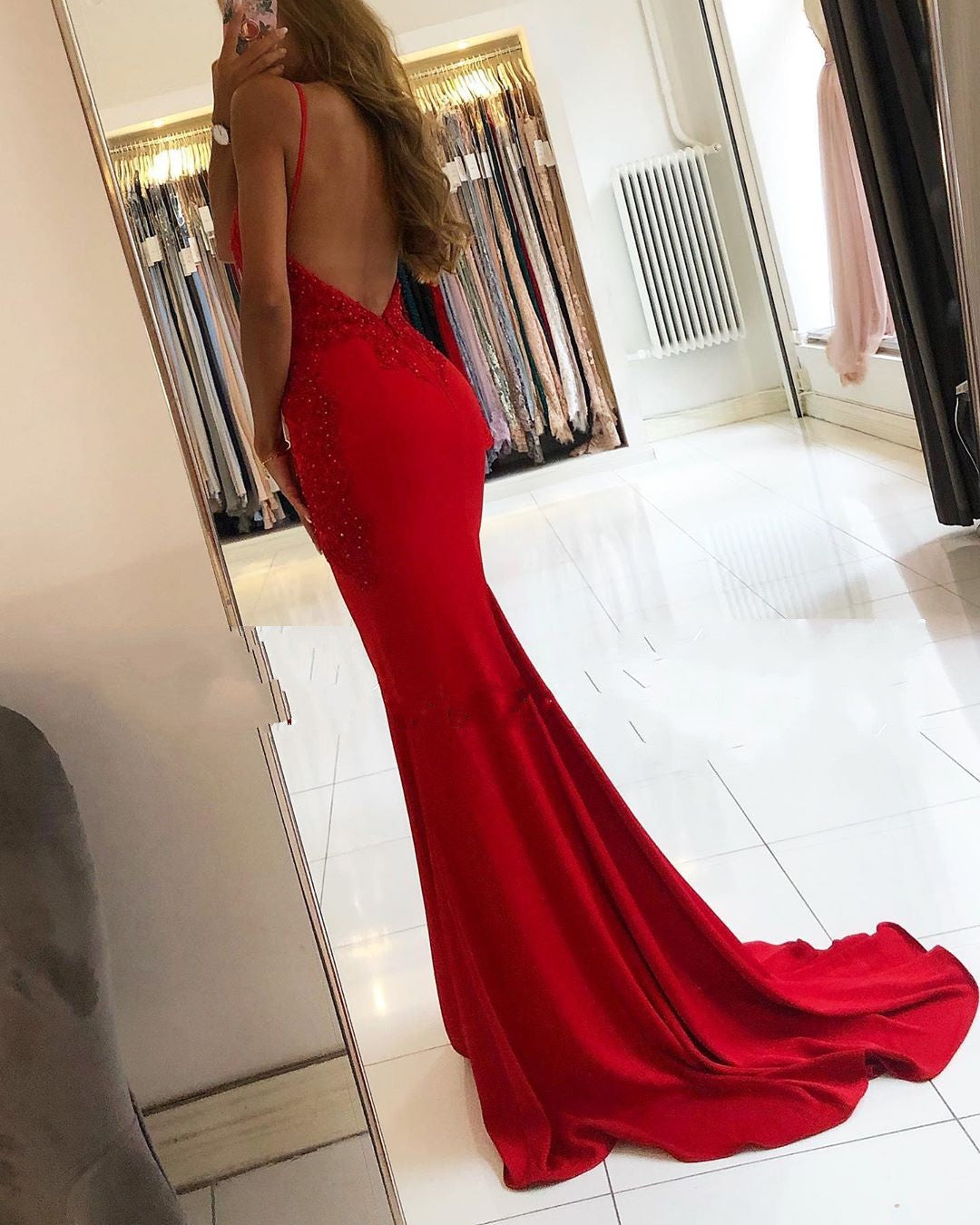 Finden Sie Designer Abendkleider Lang Rot online bei Thekleid.de kaufen. Abiballkleider Günstig Online für Sie nach Maß zum Abiball gehen.