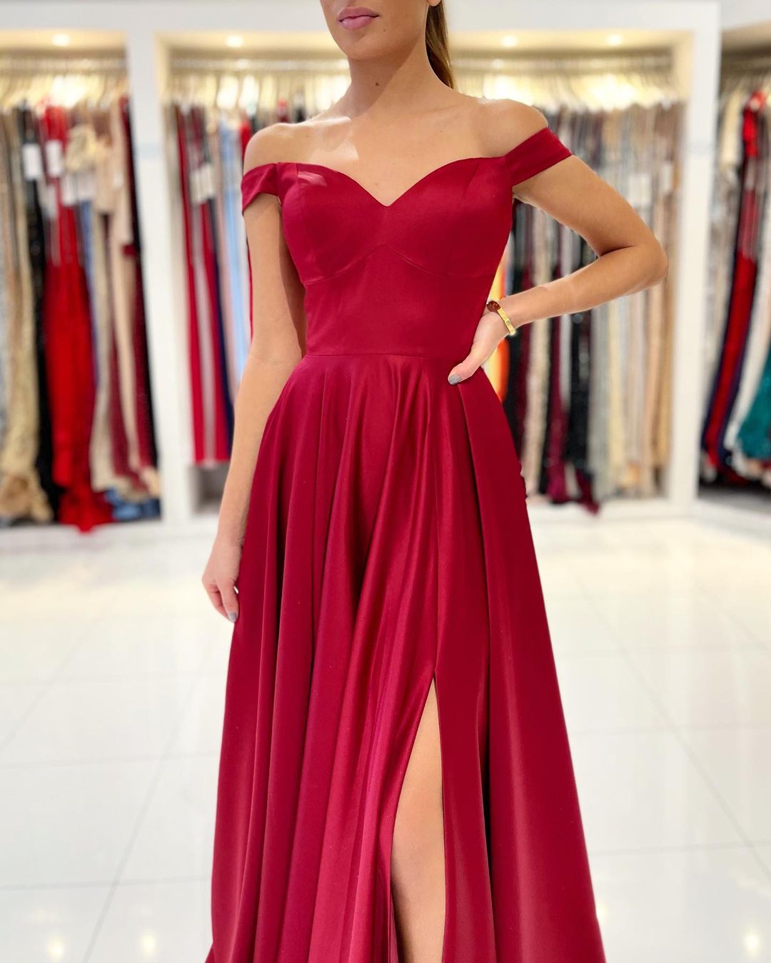 Finden Sie Schlichtes Abendkleid Lang Rot online bei Thekleid.de. Abiballkleider Günstig für Sie zum abiball gehen,