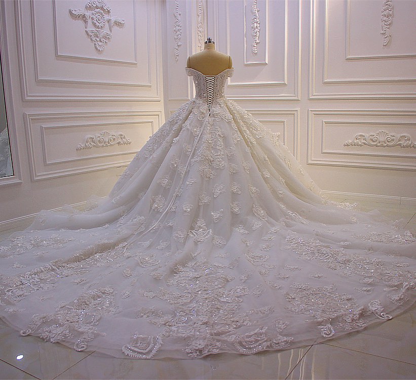 Hier können Sie Hochzeitskleider Prinzessin Spitze online bei babyonlinedress.de. Extravagante Brautkleider online für Sie zur Hochzeit gehen.