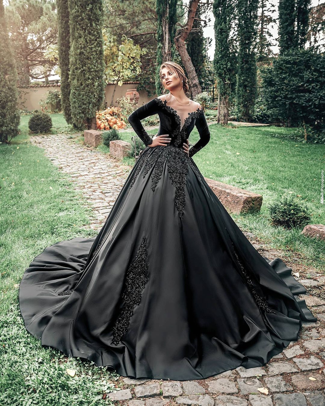 Finden Sie Prinzessin Hochzeitskleider Schwarz online bei babyonlinedress.de. Brautkleider mit Ärmel für Sie zur Hochzeit gehen.