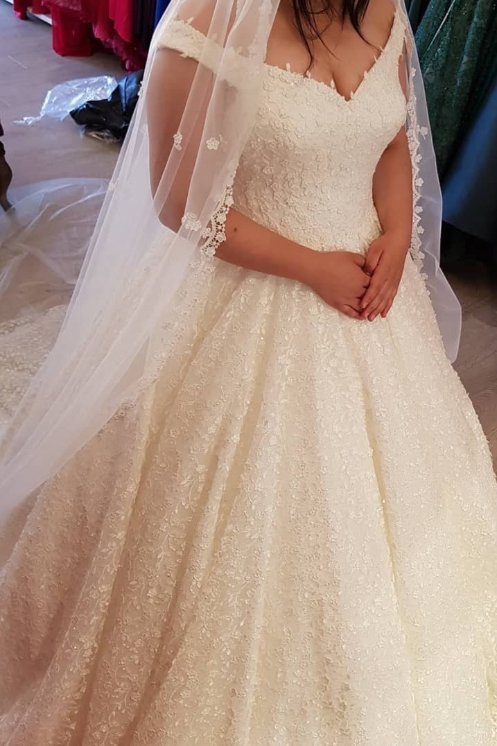 Herstellen wir nach Maß Anfertigen Brautkleider Große Größe online bei babyonlinedress.de. Spitze Hochzeitskleider Übergroße Online für Sie zur Hochzeit.