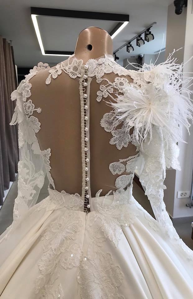 Hier können Sie Modern Brautkleid Mit Ärmel online bei babyonlinedress.de. Prinzessin Hochzeitskleid Mit Federn für Sie mit günstige preis zur Hochzeit.