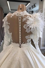 Hier können Sie Modern Brautkleid Mit Ärmel online bei babyonlinedress.de. Prinzessin Hochzeitskleid Mit Federn für Sie mit günstige preis zur Hochzeit.