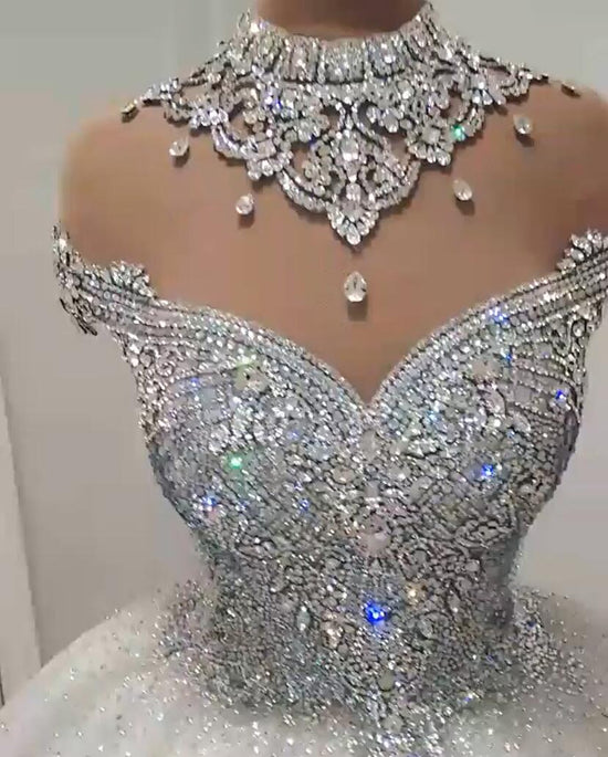 Wunderschöne Elegante Hochzeitskleider Mit Spitze online bei babyonlinedress.de.Brautkleid Luxus Online für sie nach maß zur Hochzeit gehen.