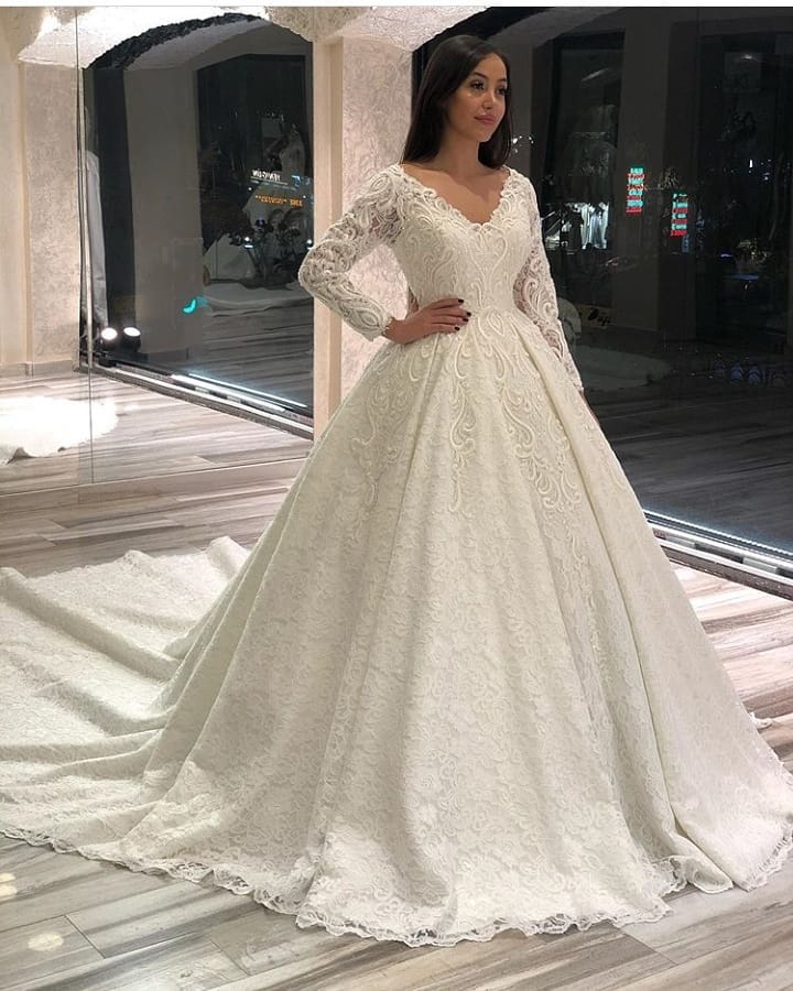 Hier können Sie Extravagante Brautkleider Mit Ärmel online bei babyonlinedress.de kaufen. Hochzeitskleider Spitze Prinzessin für Sie zur Hochzeit gehen.