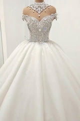 Wunderschöne Elegante Hochzeitskleider Mit Spitze online bei babyonlinedress.de.Brautkleid Luxus Online für sie nach maß zur Hochzeit gehen.