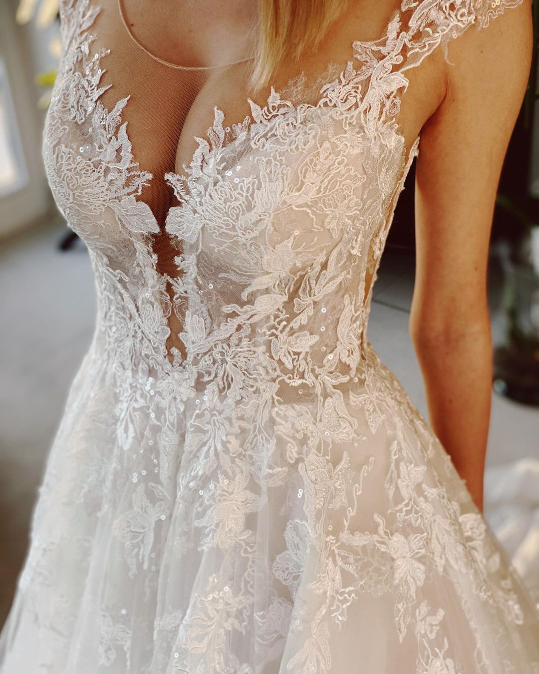 Finden Sie Hochzeitskleid Standesamt, Brautkleid A Linie Mit Spitze online bei Babyonlinedress.de.mit nach maß anfertigen service bekommen.