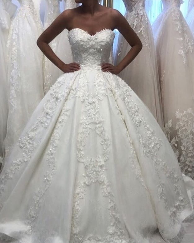 Bestellen sie Elegante Brautkleid Prinzessin online bei babyonlinedress.de. Schöne Hochzeitskleid mit Spitze für Sie zur Hochzeit gehen.