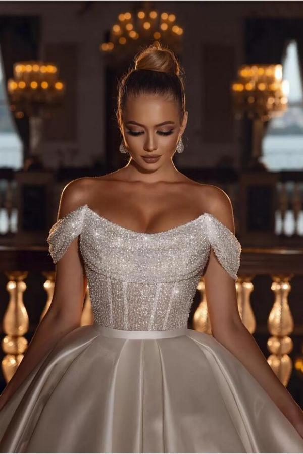 Hier können Sie bei babyonlinedress.de Luxus Hochzeitskleider Prinzessin online kaufen. Satin Brautkleider Glitzer online nach maß zur Hochzeit gehen.