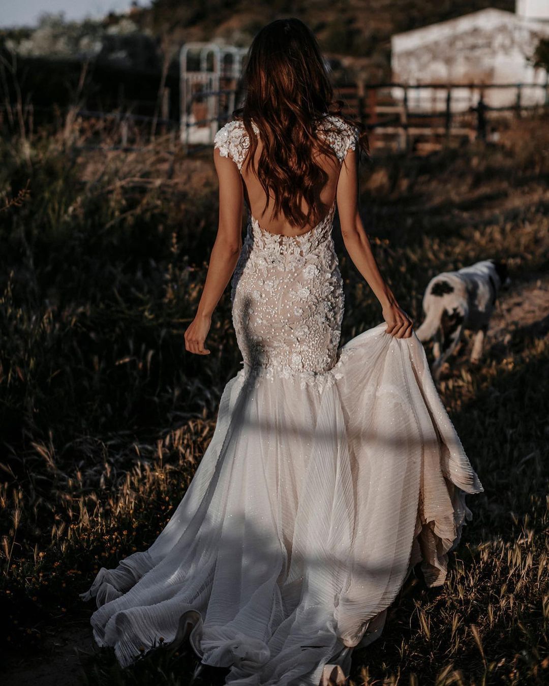 Suchen Sie bei babyonlinedress.de Elegante Hochzeitskleider mit Spitze online. Brautkleid Meerjungfrau aus tüll zur Hochzeit gehen.