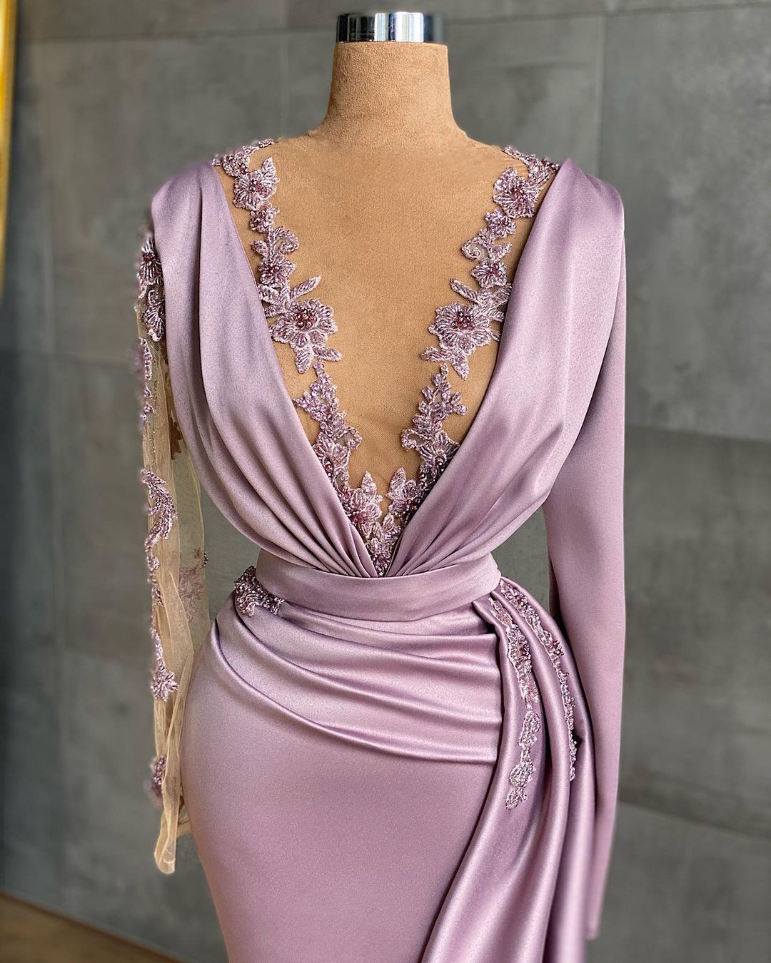Finden Sie Rosa Abendkleider mit Ärmel online bei Thekleid.de. Abiballkleider Lang Spitze für Sie zum abiball gehen.