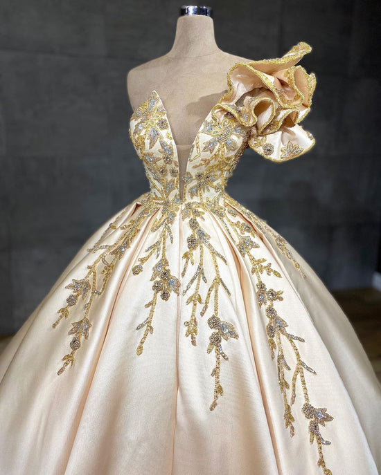 Finden Sie Designer Brautkleider Prinzessin online bei babyonlinedress.de. Hochzeitskleider Günstig Online nach maß online kaufen.