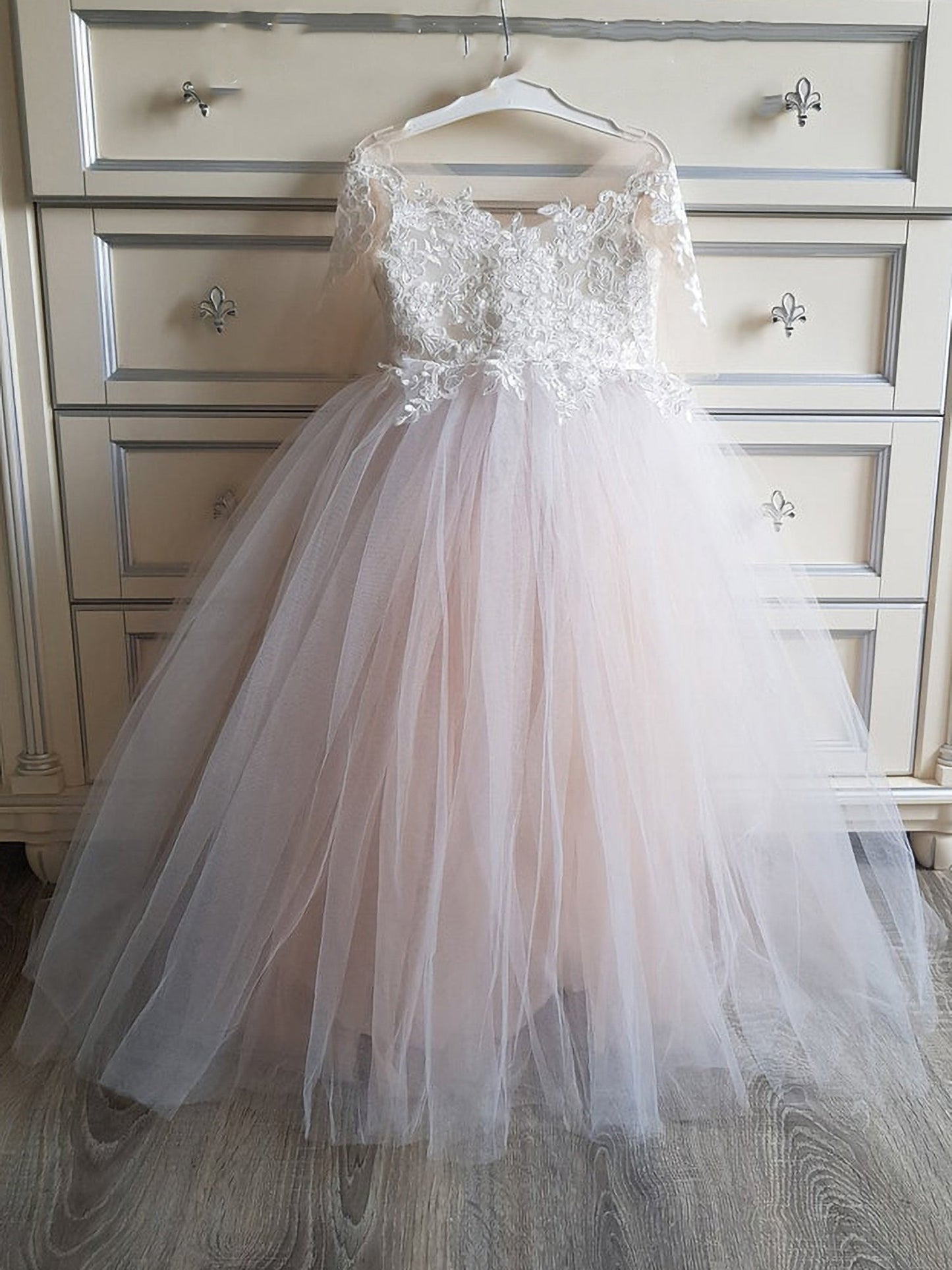 Kaufen Sie Elegante Blumenmädchenkleider mit Günstig pries. Rosa Blumenmädchenkleid Spitze aus Tüll zur Hochzeit gehen.