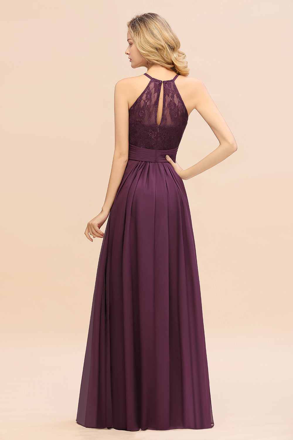 BMbridal Elegant Neckholder Rüschen Ärmellos Grape Spitze Bridesmaid Dresses Affordable