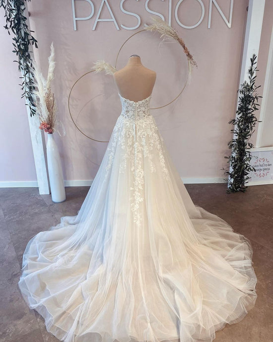 Finden Sie Schöne Brautkleider A linie Spitze online bei babyonlinedress.de. Hochzeitskleider Günstig Online für Sie zur Hochzeit gehen.
