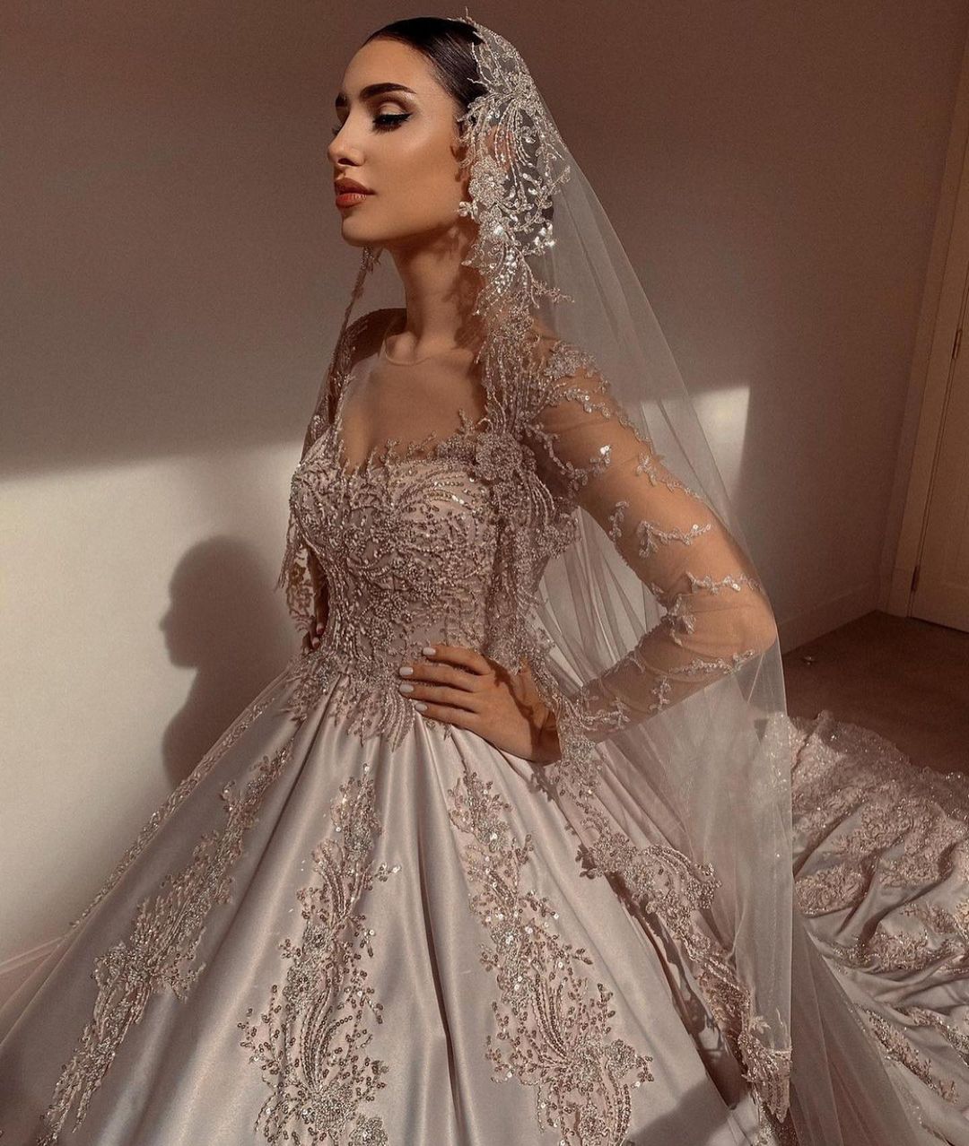 Suchen Sie Extravagante Brautkleider Prinzessin online bei babyonlinedress.de. Hochzeitskleider Mit Ärmel für Sie maß geschneidert kaufen.