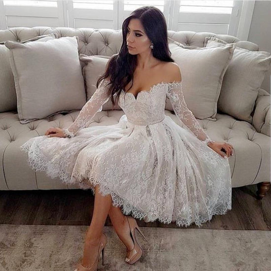 babyonlinedress.de bietet Sie Modern Weiße Brautkleider Kurz A Linie online an. Knee Lange Hochzeitskleider Mit Ärmel für Sie zur Hochzeit gehen.