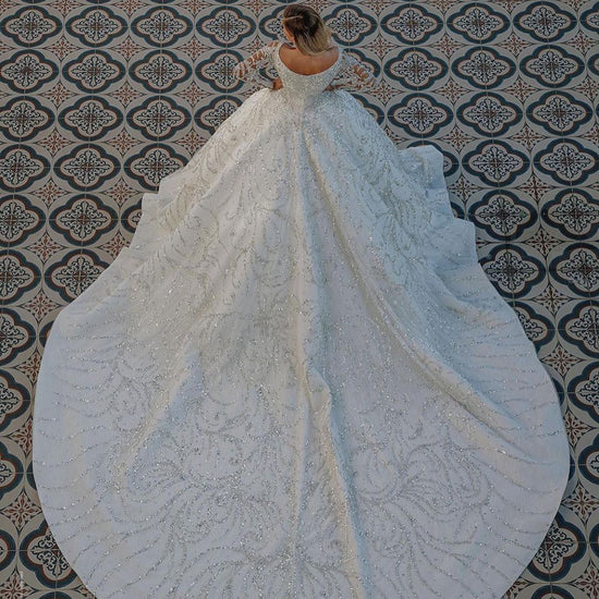 Laden Sie das Bild in den Galerie-Viewer, Kaufen Sie Wunderrschöne Hochzeitskleider Prinzessin online bei babyonlindress.de. Spitze Brautkleider mit Ärmel für Sie nach maß zur Hochzeit gehen.
