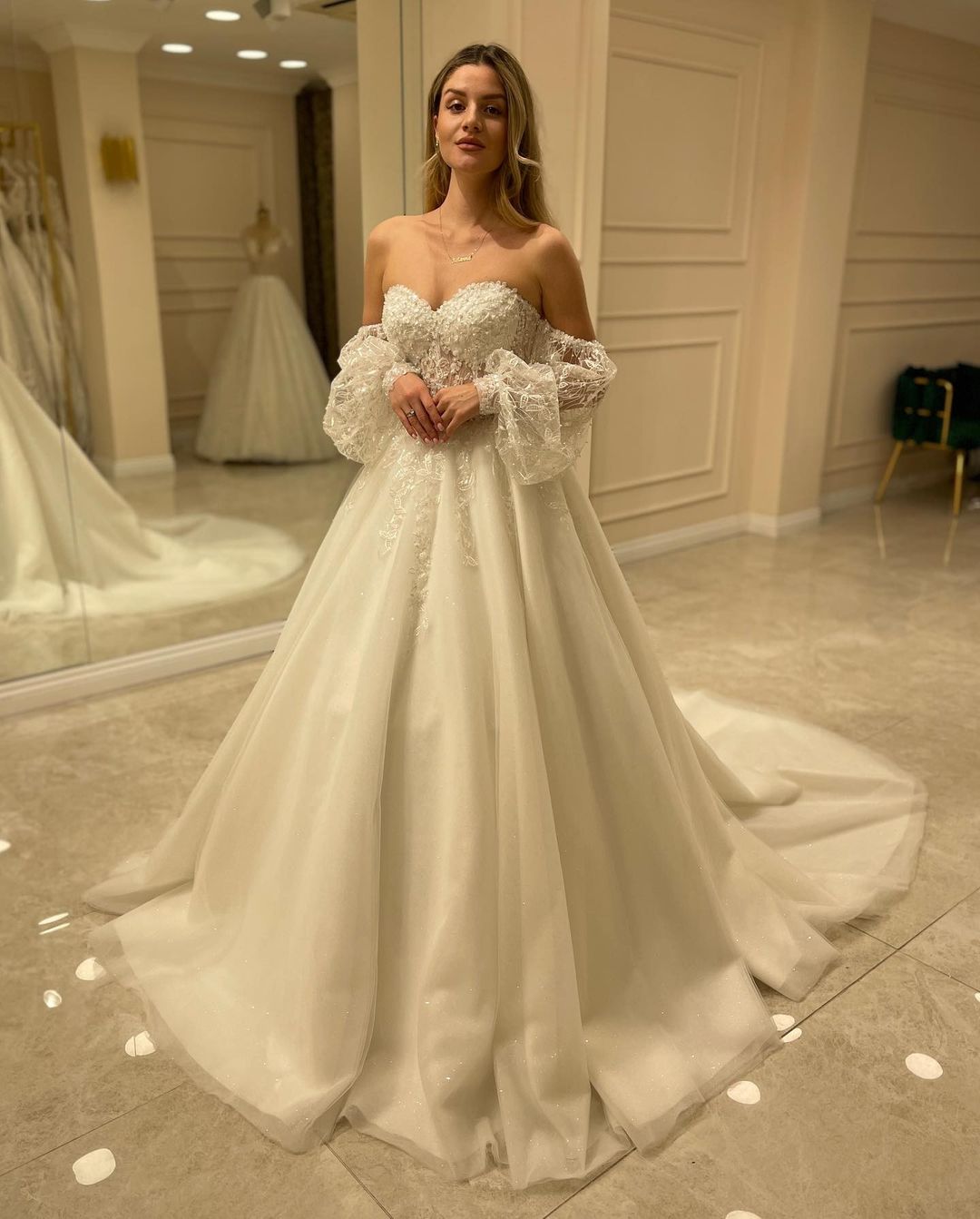 Kaufen Sie Schöne Hochzeitskleider A Linie online bei babyonlinedress.de. Brautkleider mit Spitze aus tüll zur Hochzeit gehen.