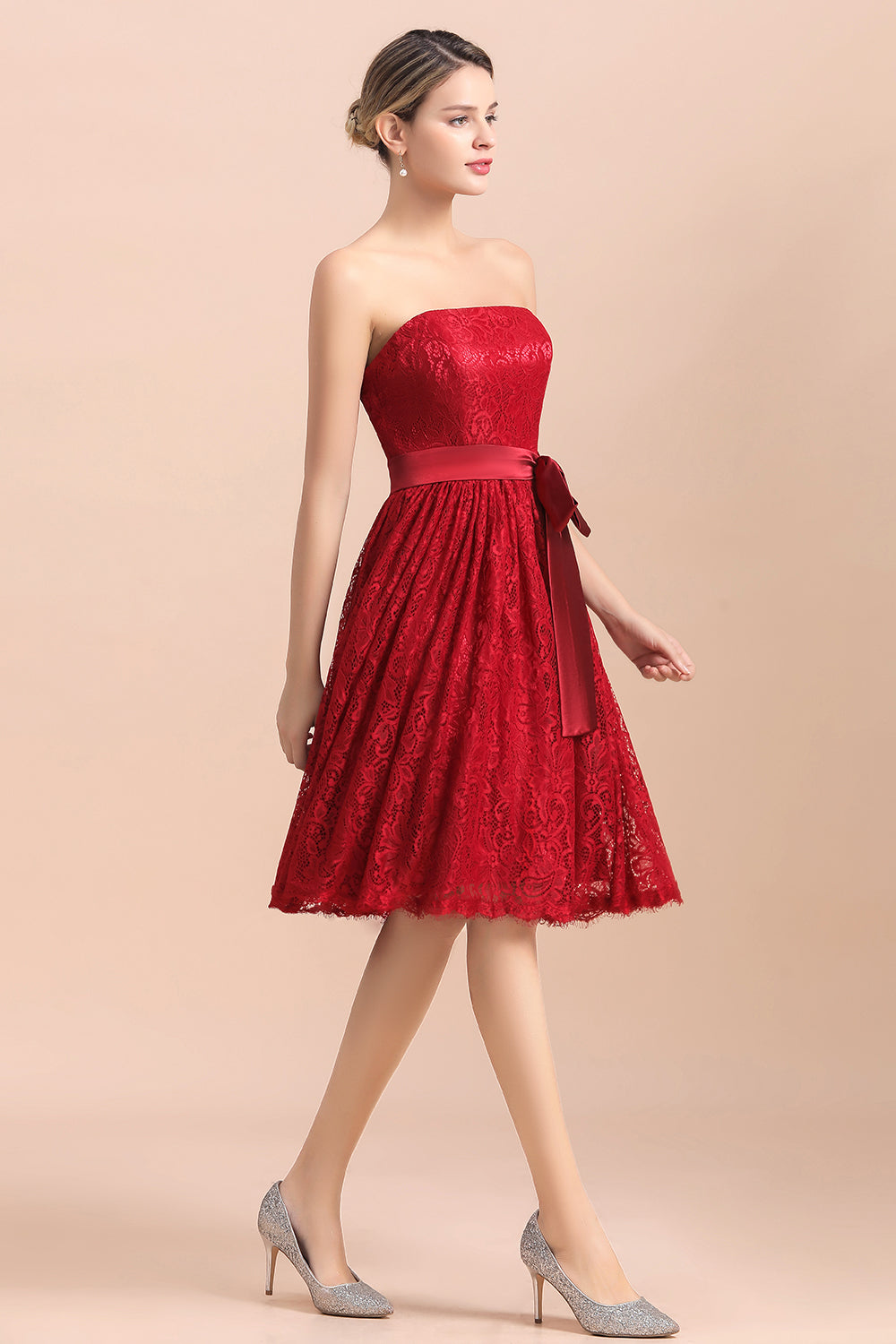 Finden Sie bei babyonlinedress.de Rote Brautjungfernkleider Kurz online. Günstiges Brautjungfernkleid aus chiffon maß geschneidert bestellen.
