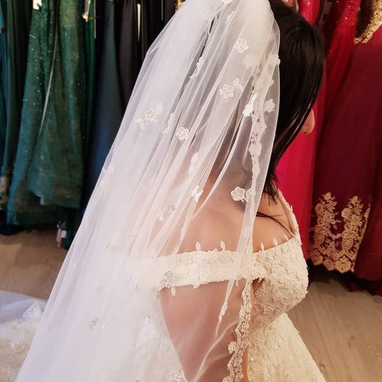 Herstellen wir nach Maß Anfertigen Brautkleider Große Größe online bei babyonlinedress.de. Spitze Hochzeitskleider Übergroße Online für Sie zur Hochzeit.