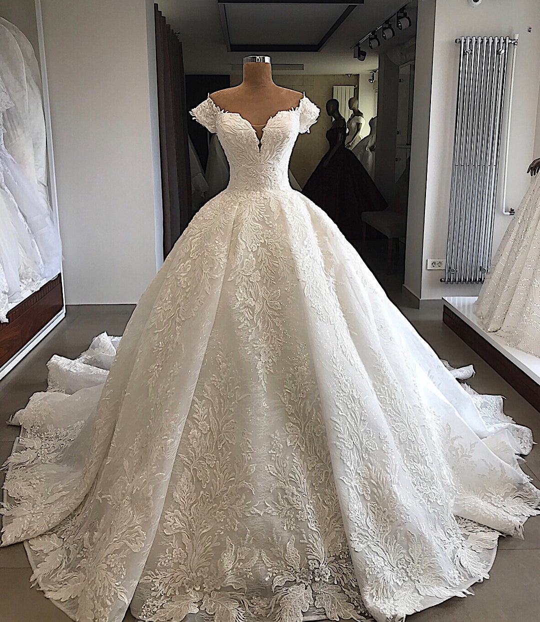 Bestellen Sie Elegante Hochzeitskleider Mit Spitze online bei babyonlinedress.de. Brautkleider A linie Online für mit günstigen preis bekommen.