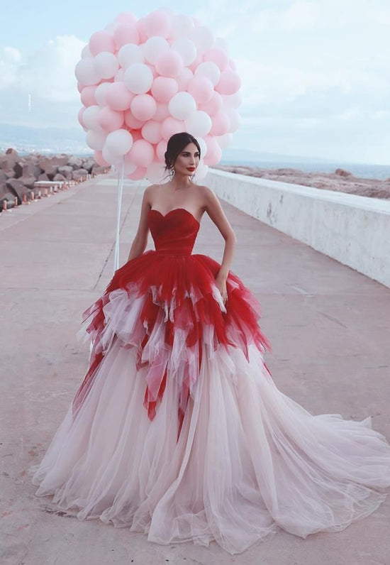 Laden Sie das Bild in den Galerie-Viewer, Finden Sie Fashion Rote Brautkleider Prinzessin online bei babyonlinedress.de. Hochzeitskleider Günstig Online für Sie nach maß zur Hochzeit gehen.
