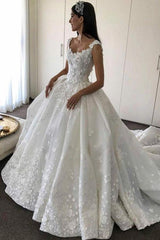 Hier können Sie Luxus Brautkleider Prinzessin online bei babyonlinedress.de kaufen. Hochzeitskleider mit Spitze mit hocher Qualität bekommen.