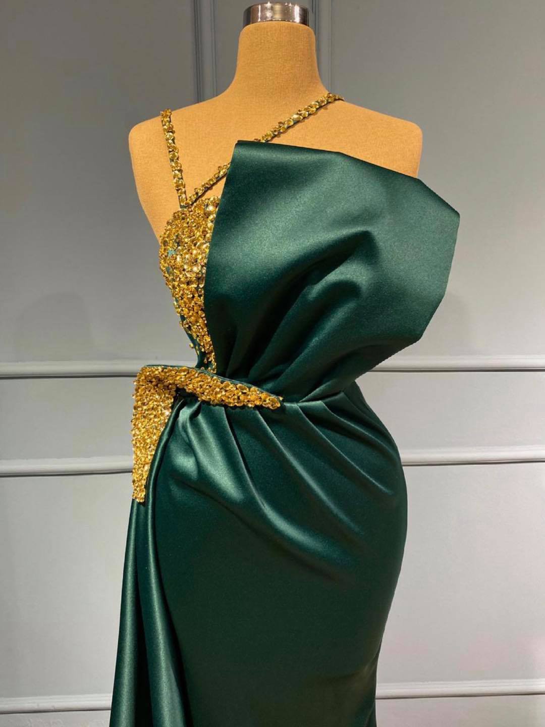 Finden Sie Schöne Abendkleider Lang Grün online bei Thekleid.de. Abiballkleider Mit Glitzer für Sie zum abibll gehen.