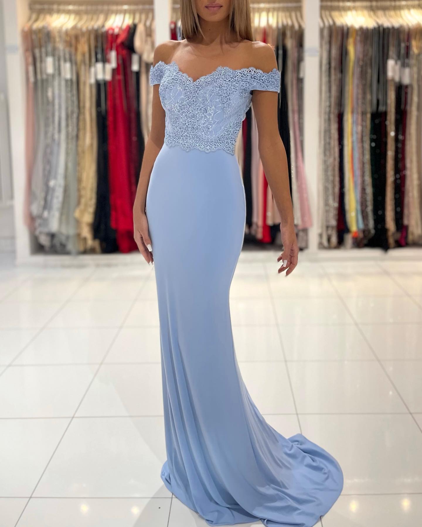 Finden Sie Blau Abendkleider Lang Günstig online bei Thekleid.de. Abiballkleider Mit Spitze aus Chiffon zum Abiball gehen.