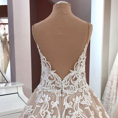 Suchen Sie Designer Hochzeitskleider A Linie online bei babyonlinedress.de.  Brautkleid V Ausschnitt Spitze für Sie zur Hochzeit gehen.