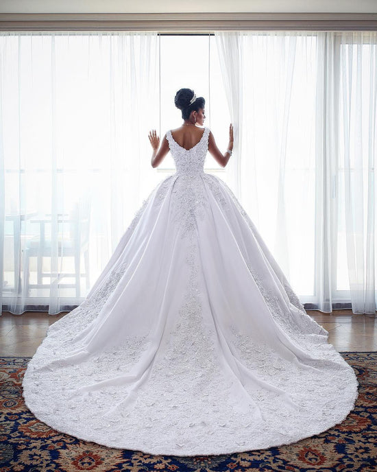 Hier können Sie Luxus Weiße Brautkleider Mit Spitze Online bei babyonlinedress.de. kaufen. Prinzessin Hochzeitskleider Online für Sie zur Hochzeit mit nach maße anfertigen service.