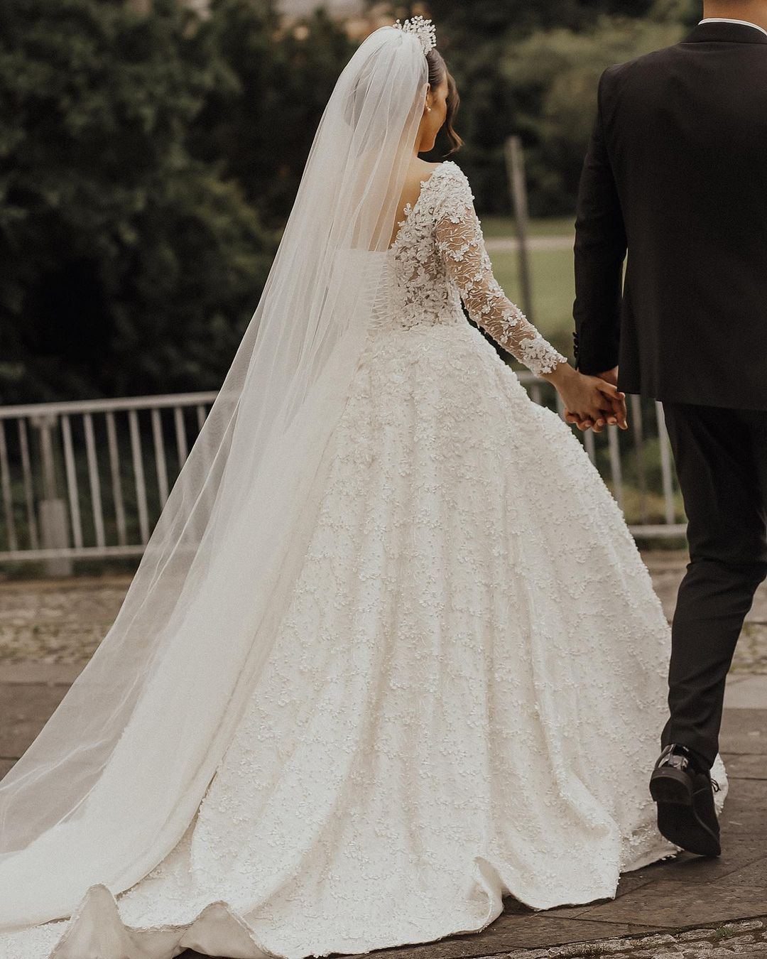 Suchen Sie bei babyonlinedress.de Luxus Hochzeitskleider Spitze online. Brautkleider A Linie mit Ärmel für Sie zur Hochzeit gehen.