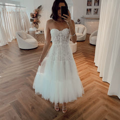 Hier können Sie bei babyonlinedress.de Elegante Brautkleider Kurz online kaufen. Crema Hochzeitskleider Günstig Online nach maß zur Hochzeit gehen.