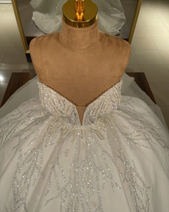Suchen Sie Extravagnate Brautkleider Online online bei babyonlinedress.de. Hochzeitskleider Glitzer Prinzessin für Sie zur Hochzeit gehen.