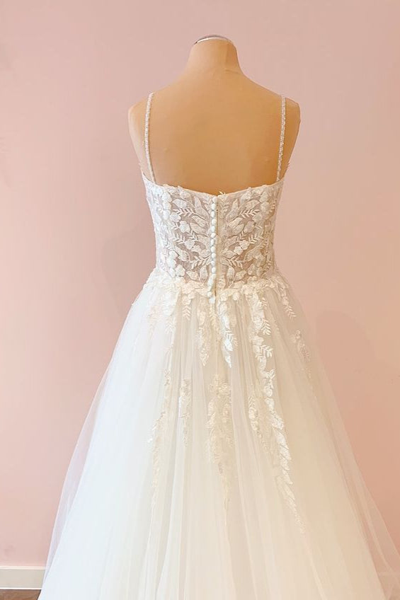 Finden Sie Weiße Hochzeitskleider A Linie online bei babyonlinedress.de. Brautkleider mit Spitze aus Tüll zur Hochzeit gehen.