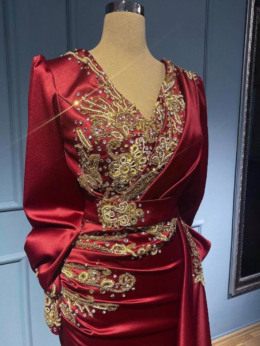 Finden Sie bei Thekleid.de Rote Abendkleider Mit Ärmel online. Elegante Abiballkleider Lang Günstig für Sie zum Abiball gehen.