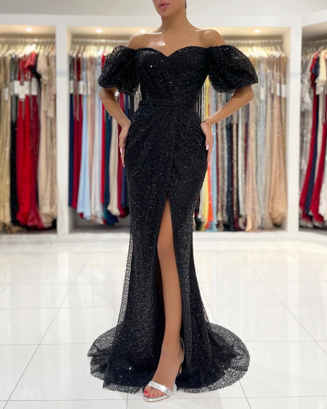 Hier können Sie Schwarze Abendkleider Lang Glitzer online bei Thekleid.de. Abiballkleider mit Ärmel für Sie zum abiball gehen.