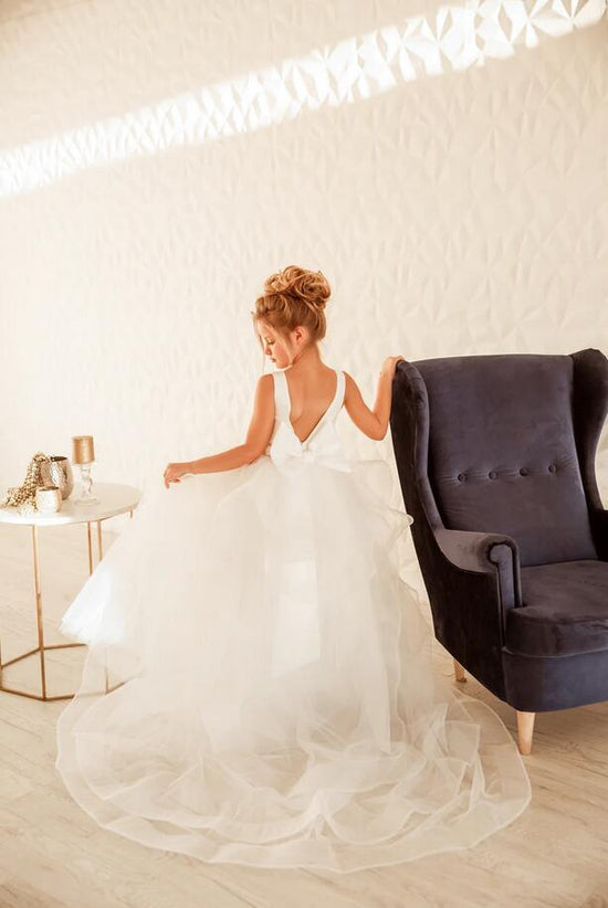 Bestellen Sie Schlichte Blumenmädchenkleider Creme online bei babyonlinedress.de. Kinder Hochzeitskleider für Sie zur Hochzeit gehen.
