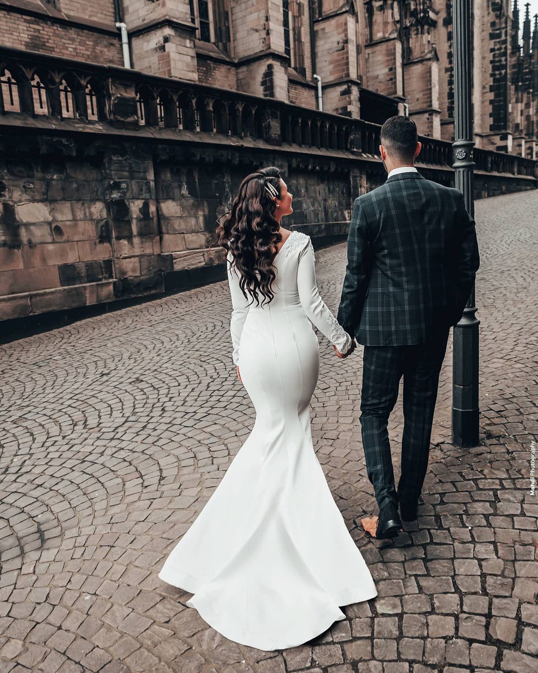 Finden Sie Designer Hochzeitskleider Meerjungfrau online bei babyonlinedress.de. Brautkleid mit Ärmel für Sie zur Hochzeit gehen.