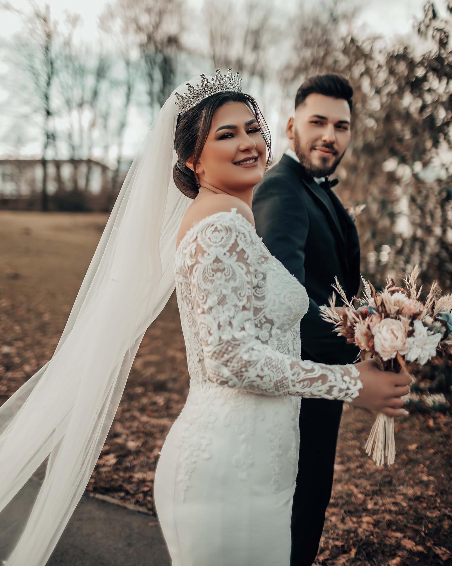 Finden Sie Designer Hochzeitskleider Spitze online bei babyonlinedress.de. Meerjungfrau Brautkleider mit Ärmel nach maß zur Hochzeit gehen.