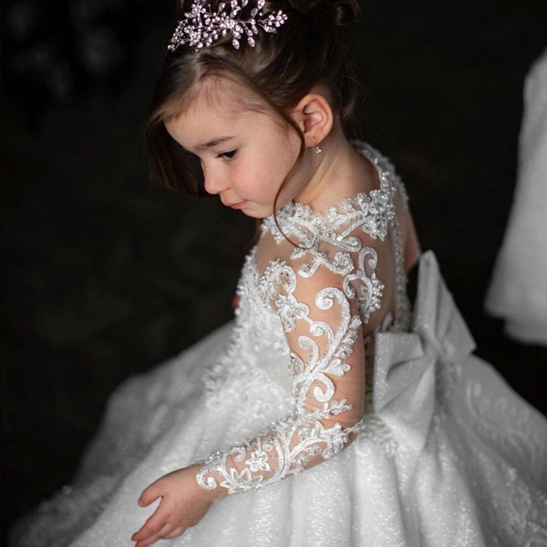 Laden Sie das Bild in den Galerie-Viewer, Suchen Sie Hochzeitskleider für Kinder online bei babyonlinedress.de. Blumenmädchen Kleid nach maß Anfertigen online.
