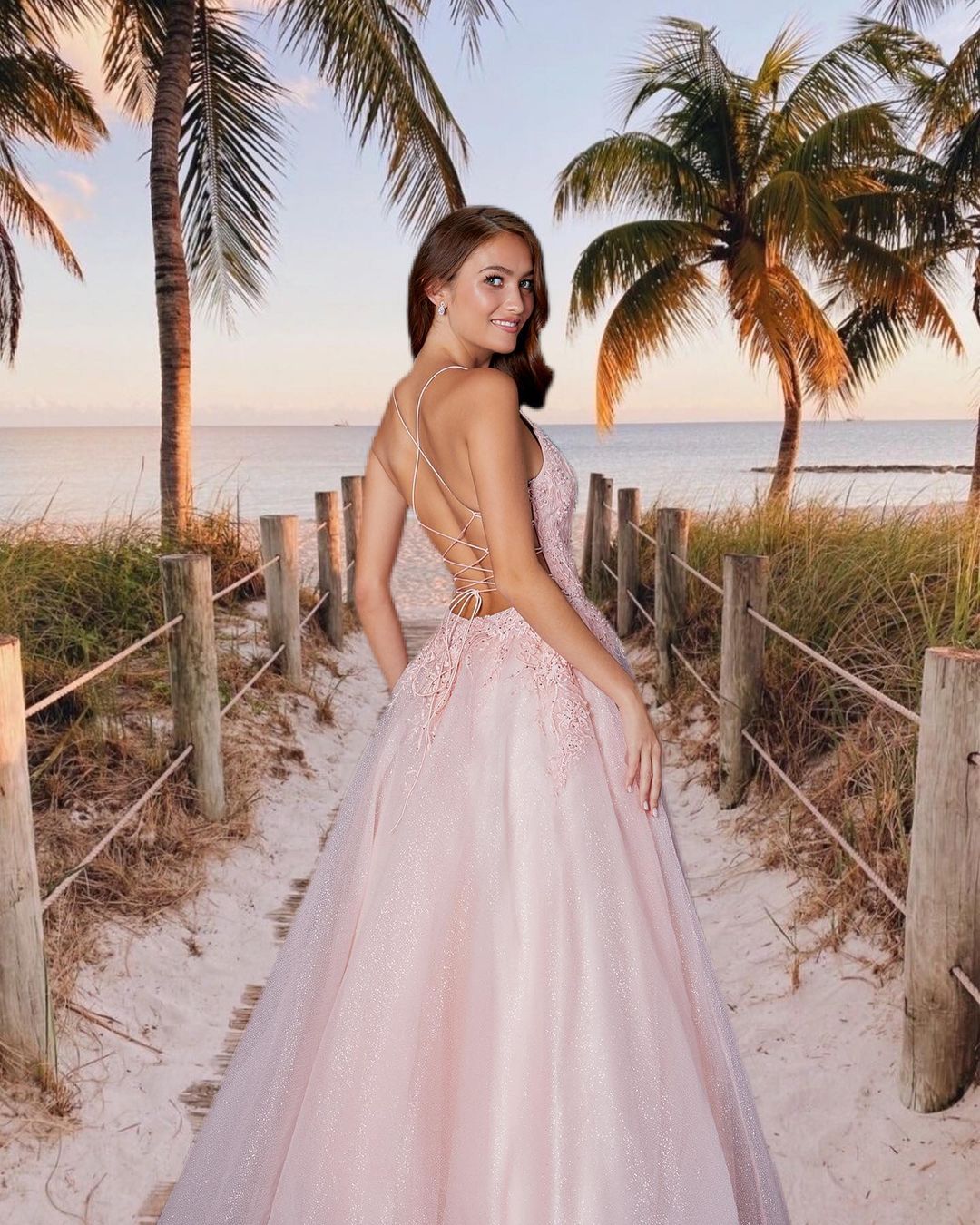 Finden Sie Schönes Abendkleid Lang Rosa online bei Thekleid.de. Abiballkleider mit Spitze für Sie zum abiball gehen.