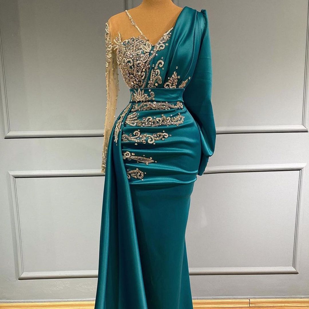 Suchen Sie Türkische Abendkleider Lang Günstig online bei Thekleid.de. Abiballkleider mit Ärmel für Sie zum abiball gehen.