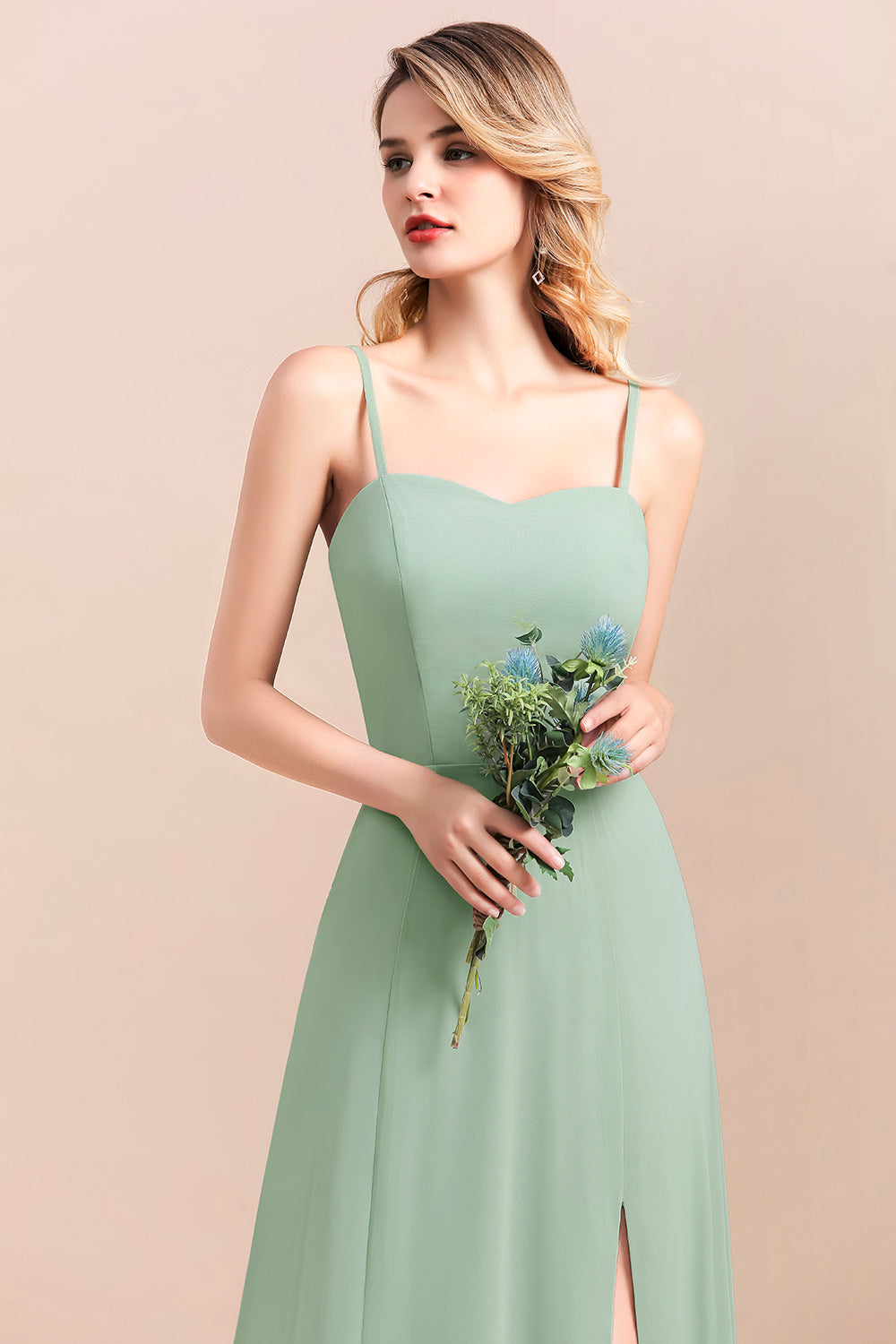 Bestellen Sie Brautjungfernkleider Lang Mint Grün online bei babyonlinedress.de. Chiffon Brautjungfernkleid maß geschneidert bekommen.