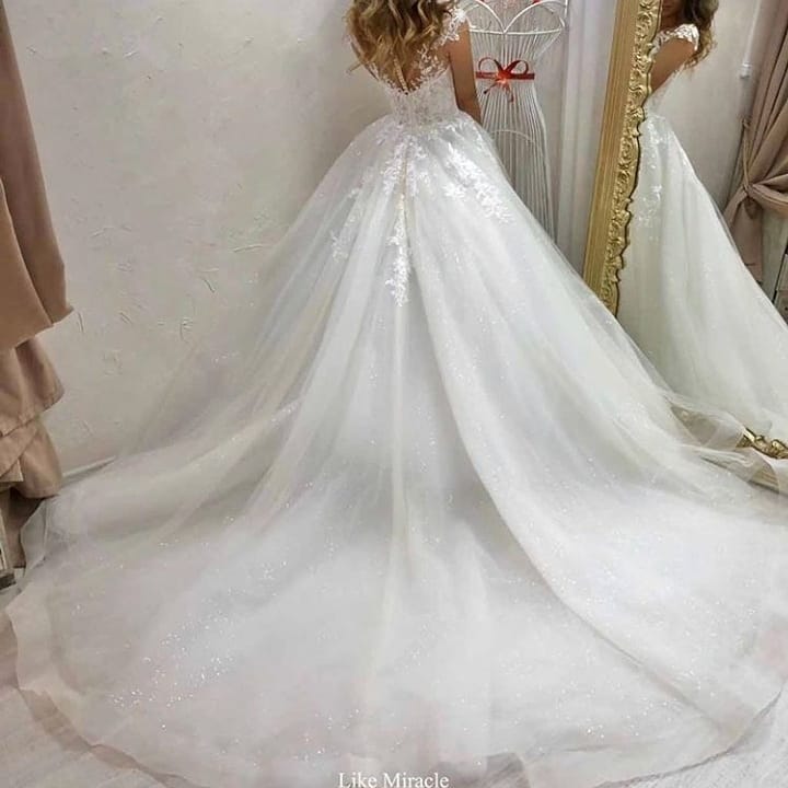 Finden Sie Designer Hochzeitskleider A Linie online bei babyonlinedress.de. Brautkleid Tüll für Sie nach maß online kaufen.