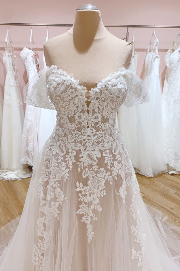Wunderschöne Wunderschöne Brautkleider Creme online bei babyonlinedress.de. Hochzeitskleider A Linie Spitze online maß geschneidert kaufen.