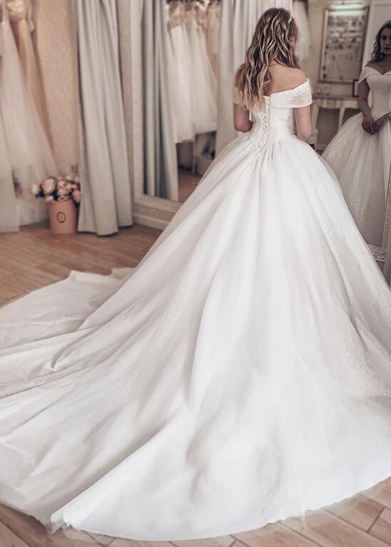 Laden Sie das Bild in den Galerie-Viewer, suchen Sie Luxus Brautkleider Prinzessin online bei babyonlinedress.de.Weiße Hochzeitskleider Mit Schleppe mit günstigen preis bekommen.
