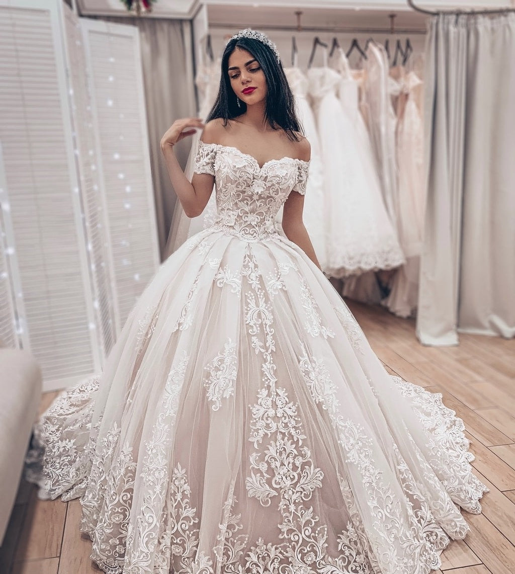 Kaufen Sie Luxus Brautkleider Prinzessin online bei babyonlinedress.de. Spitze Hochzeitskleider Online Kaufen für Sie zur Hochzeit online.