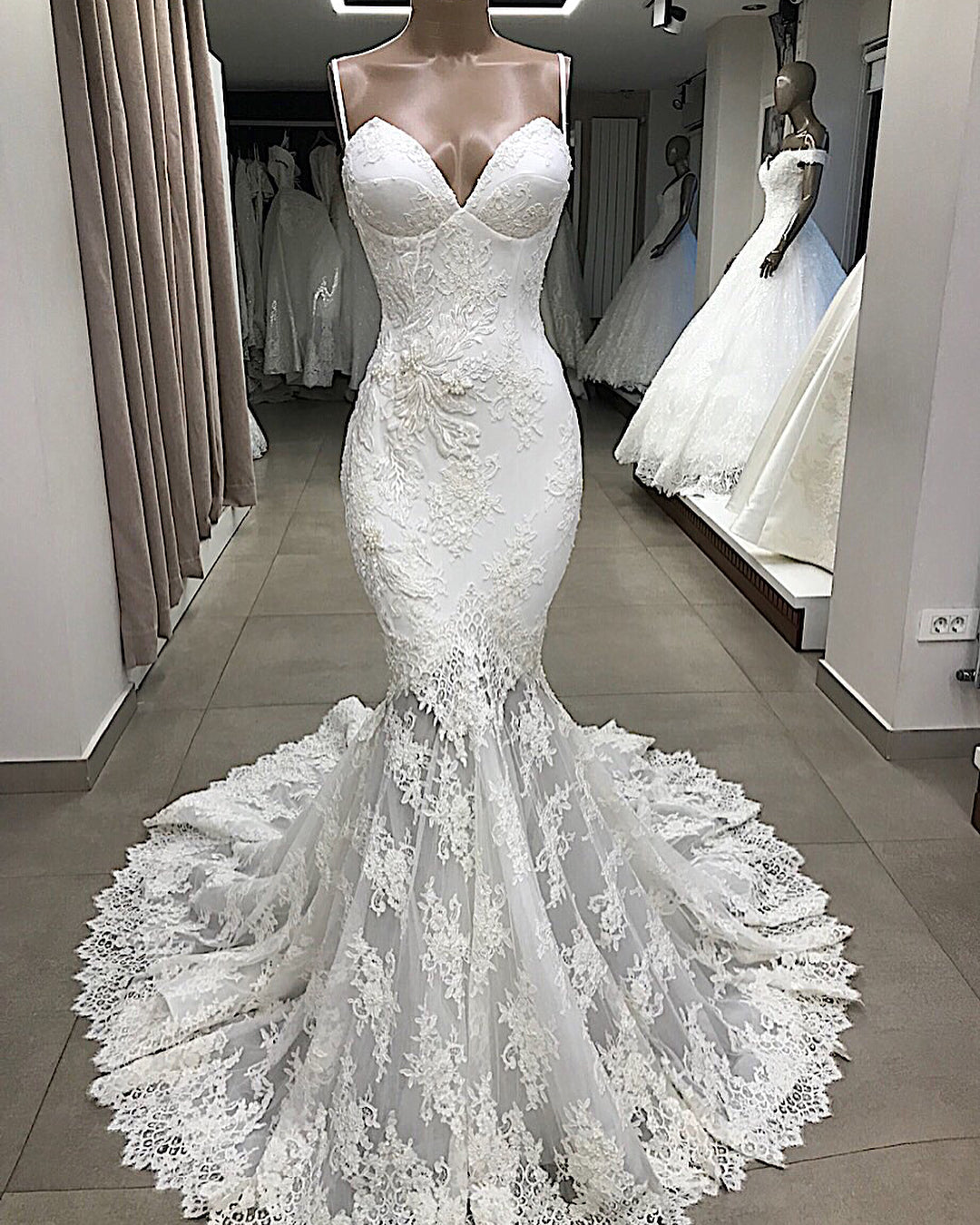 Finden Sie Designer Hochzeitskleider Meerjungfrau online bei babyonlinedress.de. Brautkleider mit Spitze Online für Sie nach maß zur Hochzeit.